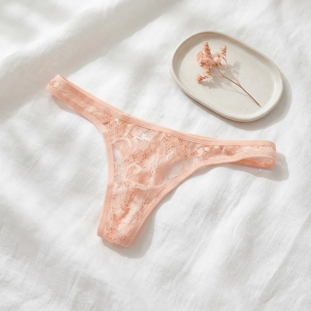 Comfortable Low Waist Men Lace Hollow Thongs Underpants Thin Mesh Men's Sheer Lace Panties Lingerie Underwear Male Briefs Summer
Comfortable Low Waist Men Lace Hollow Thongs Underpants Thin Mesh Men's Sheer Lace Panties Lingerie Underwear Male Briefs Summer