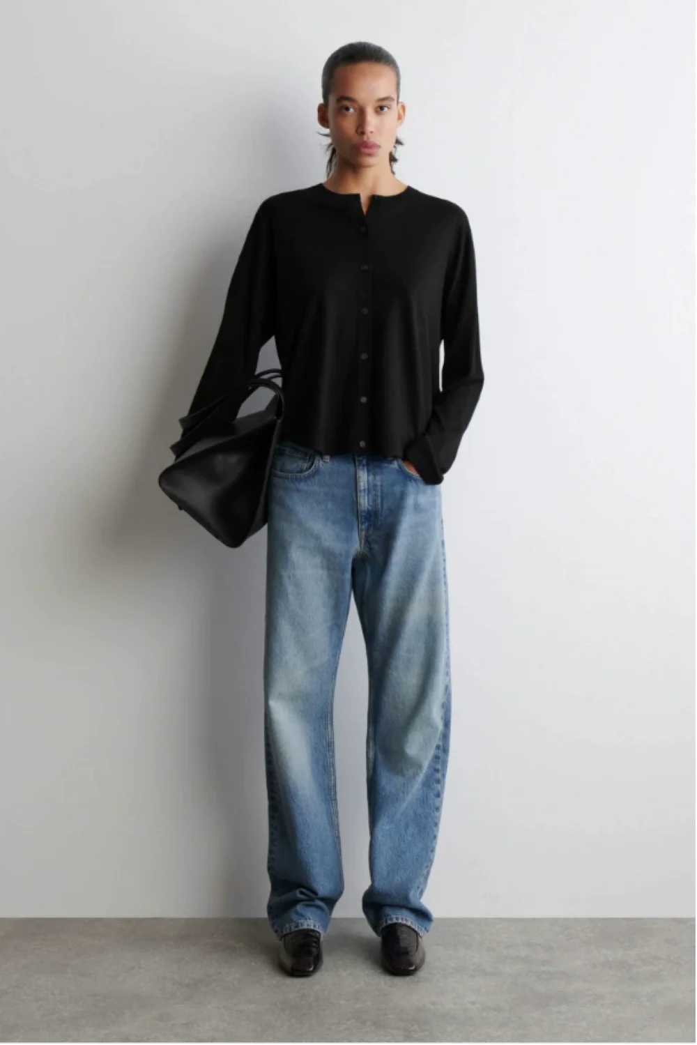 XIMIAN APPAREL 2026 YAZHIMEI cos spring new style of Ladies' Casual style black wool blend knitted cardigan
XIMIAN APPAREL 2026 YAZHIMEI cos spring new style of Ladies' Casual style black wool blend knitted cardigan
