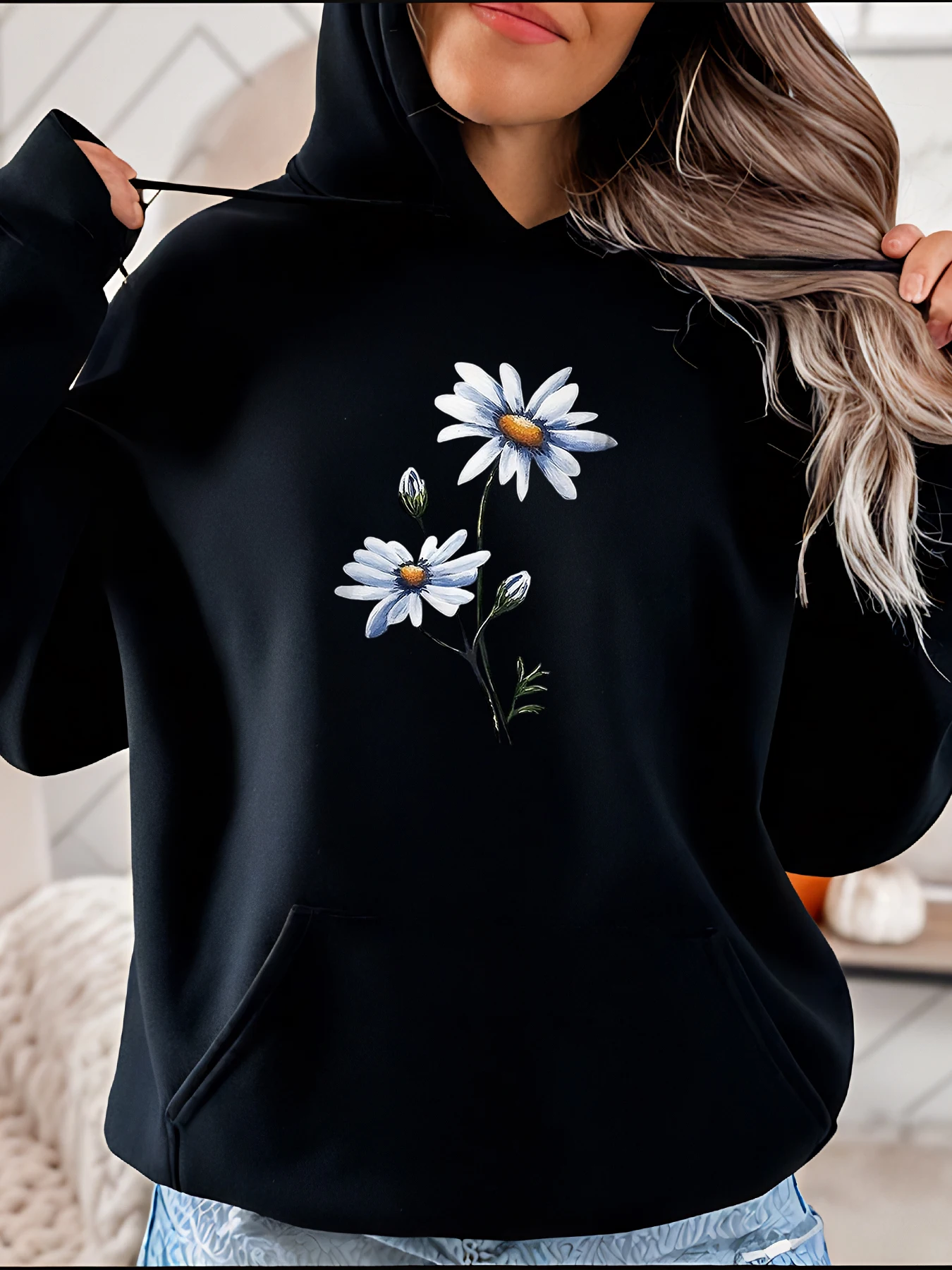 Women's Black Hoodie with Daisy Flower Print Casual Sweatshirt for Daily Wear and Autumn Season
Women's Black Hoodie with Daisy Flower Print Casual Sweatshirt for Daily Wear and Autumn Season