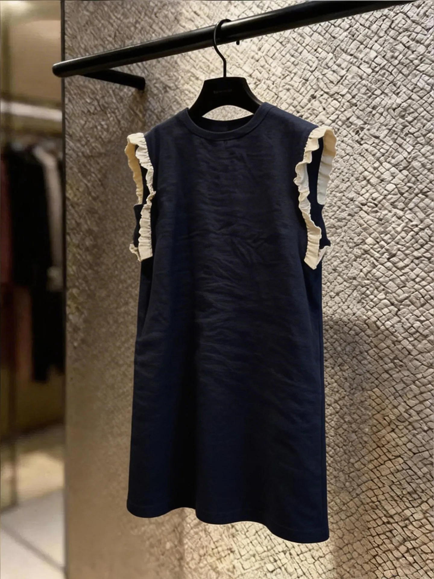 Retro Slimming Blue Sleeveless Vest Dress Commute High Waist Design Summer New Style Korean Version Straight Cut Dress
Retro Slimming Blue Sleeveless Vest Dress Commute High Waist Design Summer New Style Korean Version Straight Cut Dress