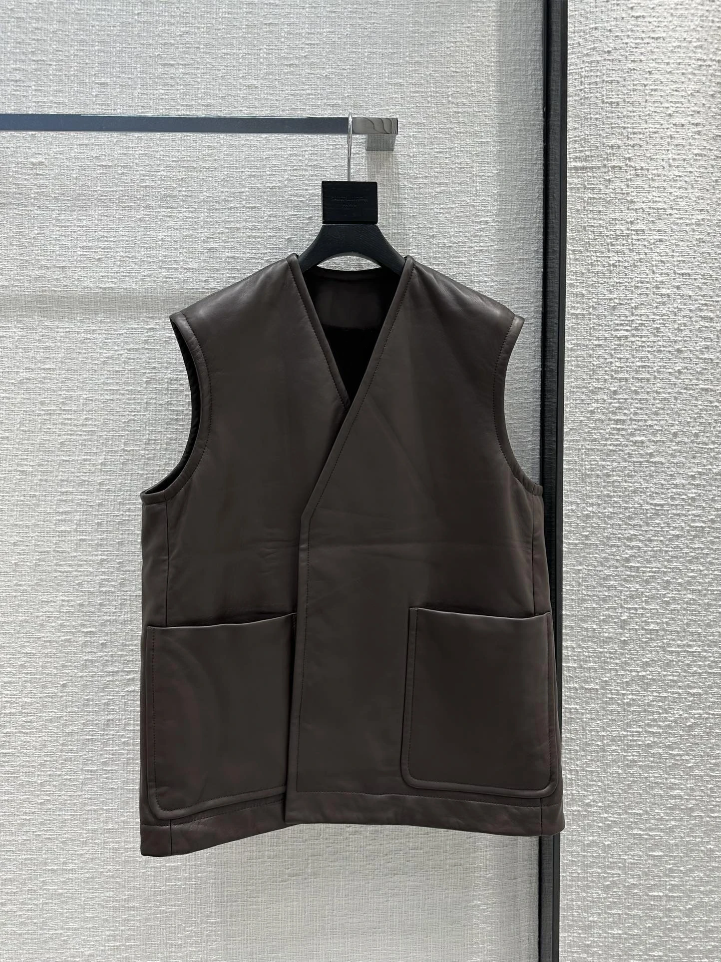 Genuine leather vest Fashionable temperament Slim and thin Soft and comfortable 2024 spring women's new hot
Genuine leather vest Fashionable temperament Slim and thin Soft and comfortable 2024 spring women's new hot