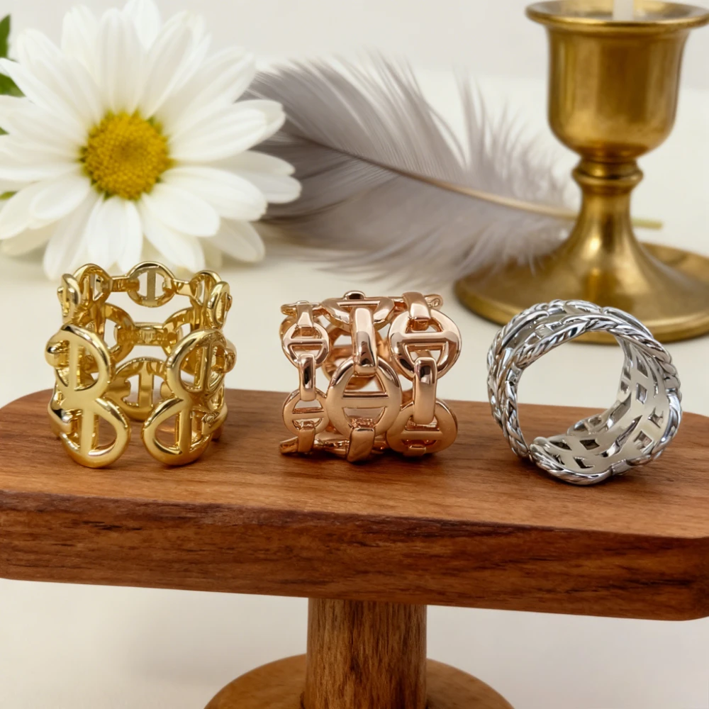 2025 Trendy Jewelry High - quality Hollowed - out Smooth Pig Nose Ring, Multifunctional & Fashionable for Birthday Parties
2025 Trendy Jewelry High - quality Hollowed - out Smooth Pig Nose Ring, Multifunctional & Fashionable for Birthday Parties