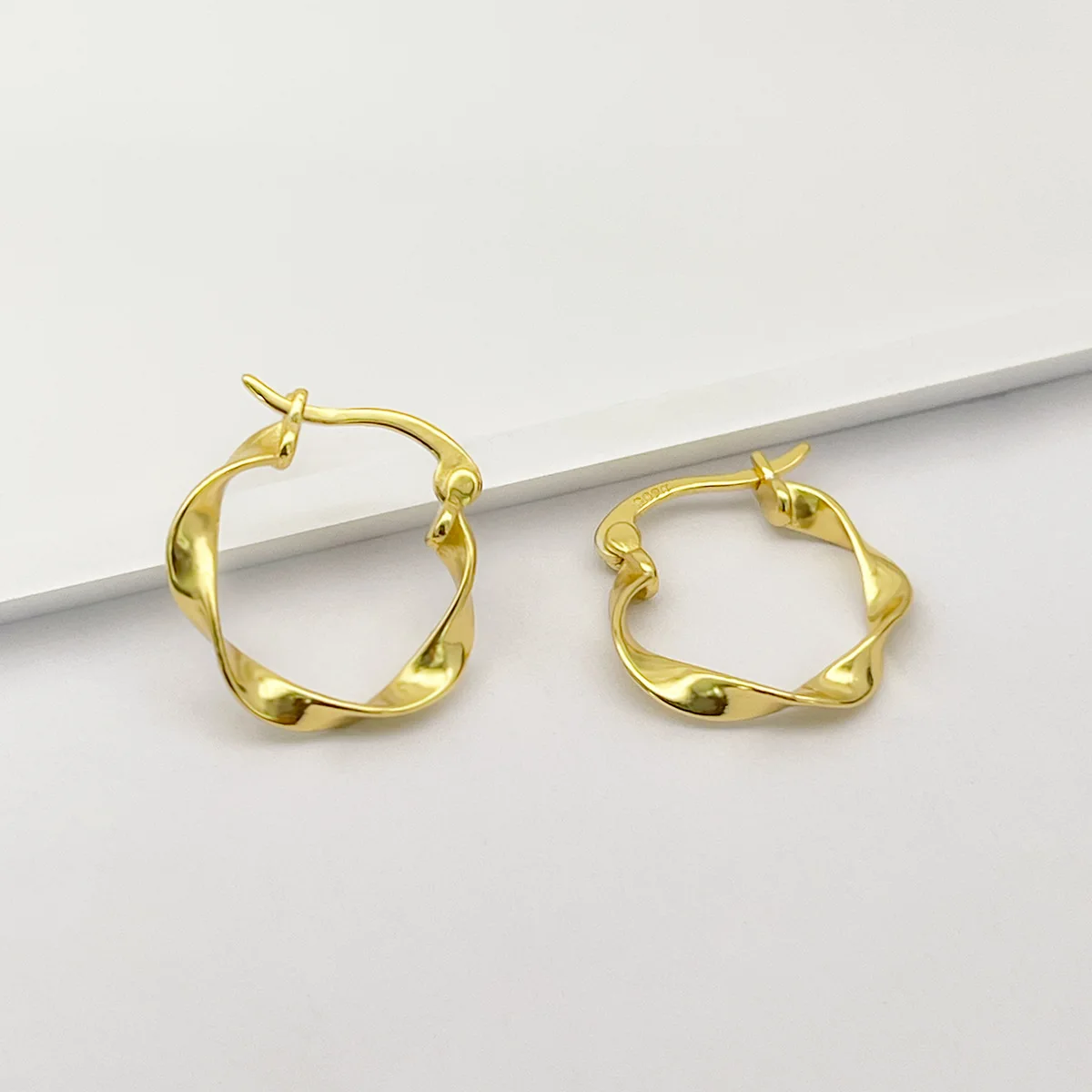 SHXIS925 Silver Hypoallergenic Earrings, 2025 Twisted Hoop, Minimalist Elegant Daily Jewelry
SHXIS925 Silver Hypoallergenic Earrings, 2025 Twisted Hoop, Minimalist Elegant Daily Jewelry