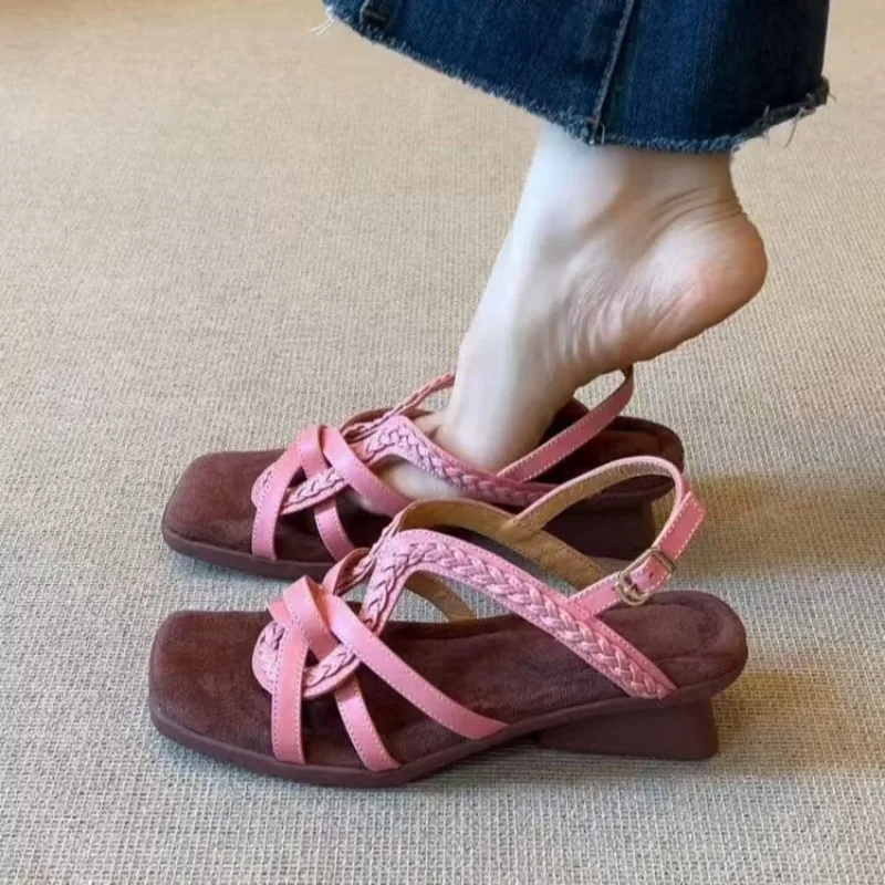 2026 Spring New French Retro Woven Niche Women's Wedge Square Toe One Buckle Sandals
2026 Spring New French Retro Woven Niche Women's Wedge Square Toe One Buckle Sandals
