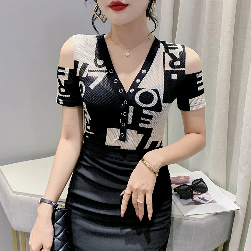 Black Summer Korean Style T-Shirt Chic Sexy V-Neck Button Print Letter Women Short Sleeve Tops Off Shoulder Tees 2024 New 43286
Black Summer Korean Style T-Shirt Chic Sexy V-Neck Button Print Letter Women Short Sleeve Tops Off Shoulder Tees 2024 New 43286
