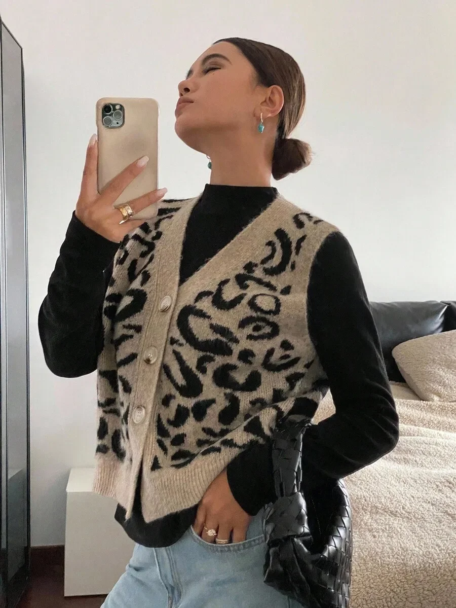 Womens Single Breasted V-Neck Leopard Print Knit Vest Sleeveless Warm Wool Top Casual Daily Wear Autumn Winter
Womens Single Breasted V-Neck Leopard Print Knit Vest Sleeveless Warm Wool Top Casual Daily Wear Autumn Winter