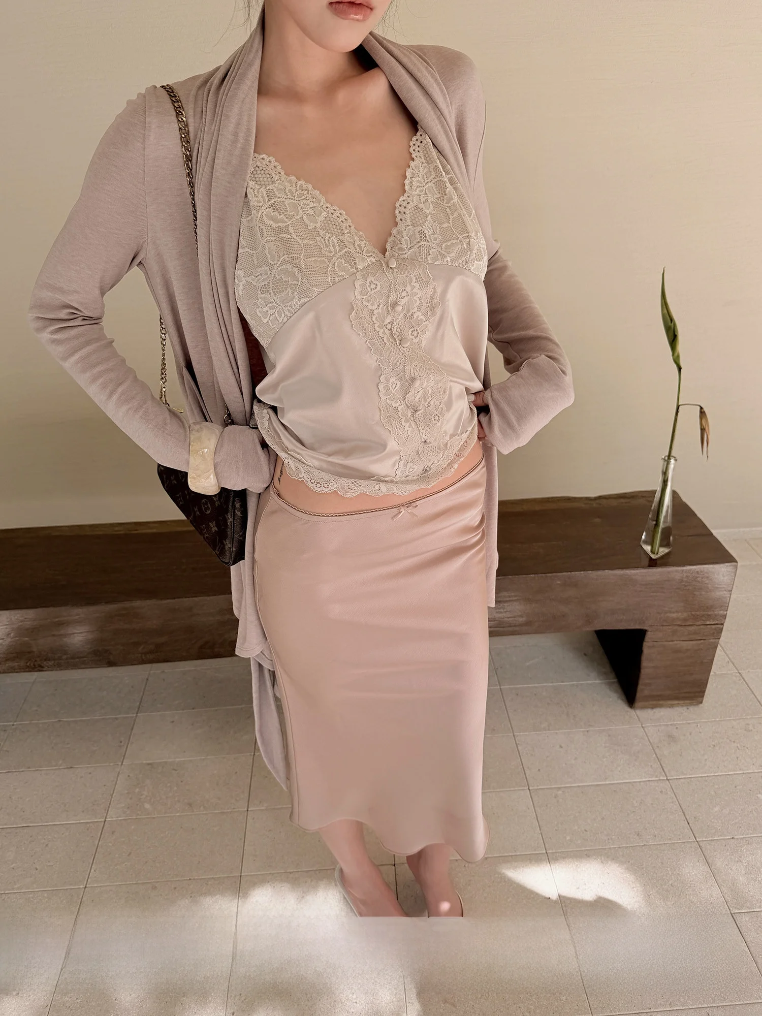 Hydrae Grey Pink Satin Low Waist Women's Skirt Spring Gentle Style Slimming Mid-Length Bodycon Skirt Soft Luminous Silk
Hydrae Grey Pink Satin Low Waist Women's Skirt Spring Gentle Style Slimming Mid-Length Bodycon Skirt Soft Luminous Silk