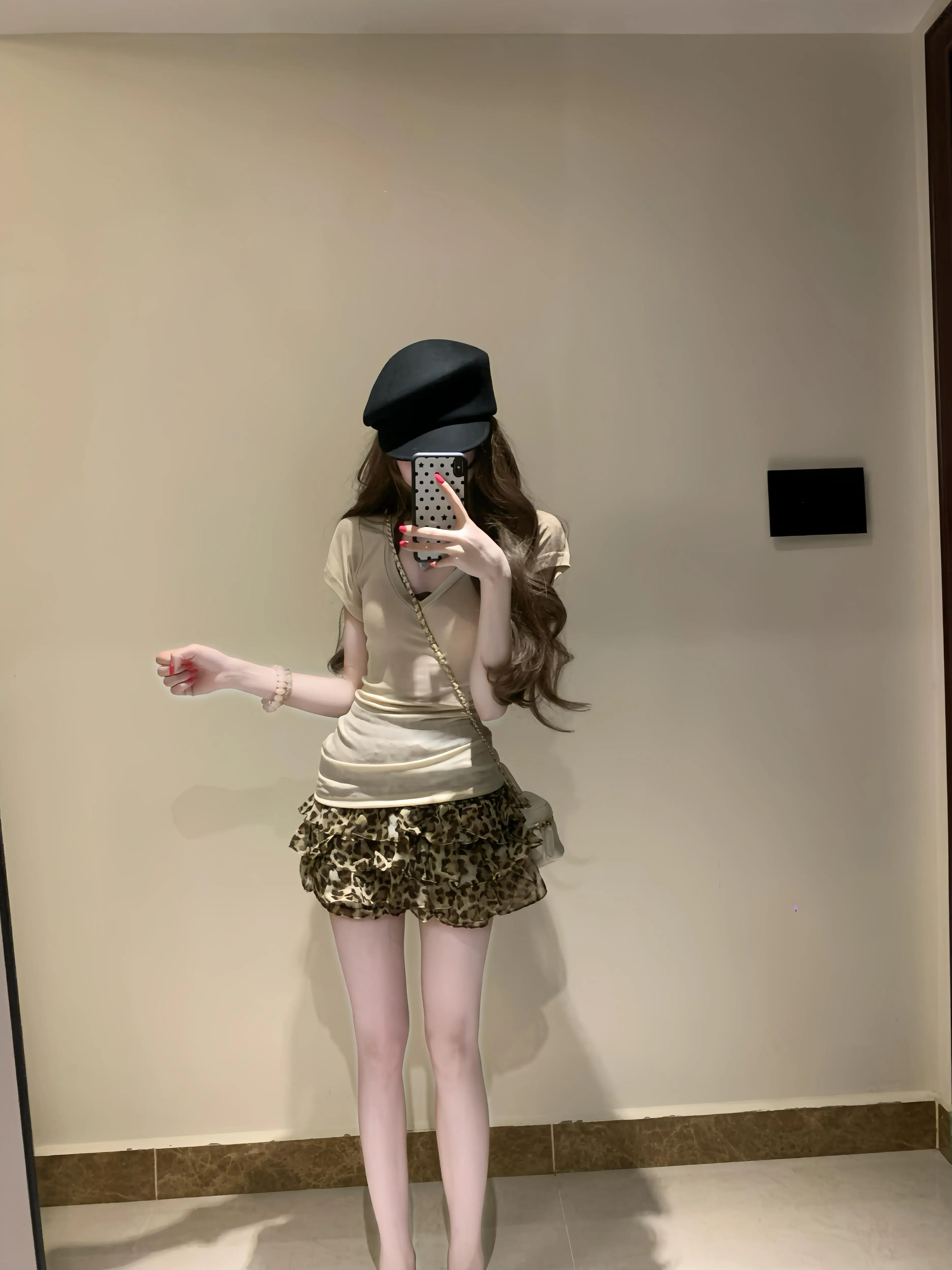 Hot Girl Leopard Print Short Sleeve T-Shirt And Cake Skirt Two Piece Set Women's Summer Fashion Outfit High Waist V-Neck T-Shirt
Hot Girl Leopard Print Short Sleeve T-Shirt And Cake Skirt Two Piece Set Women's Summer Fashion Outfit High Waist V-Neck T-Shirt