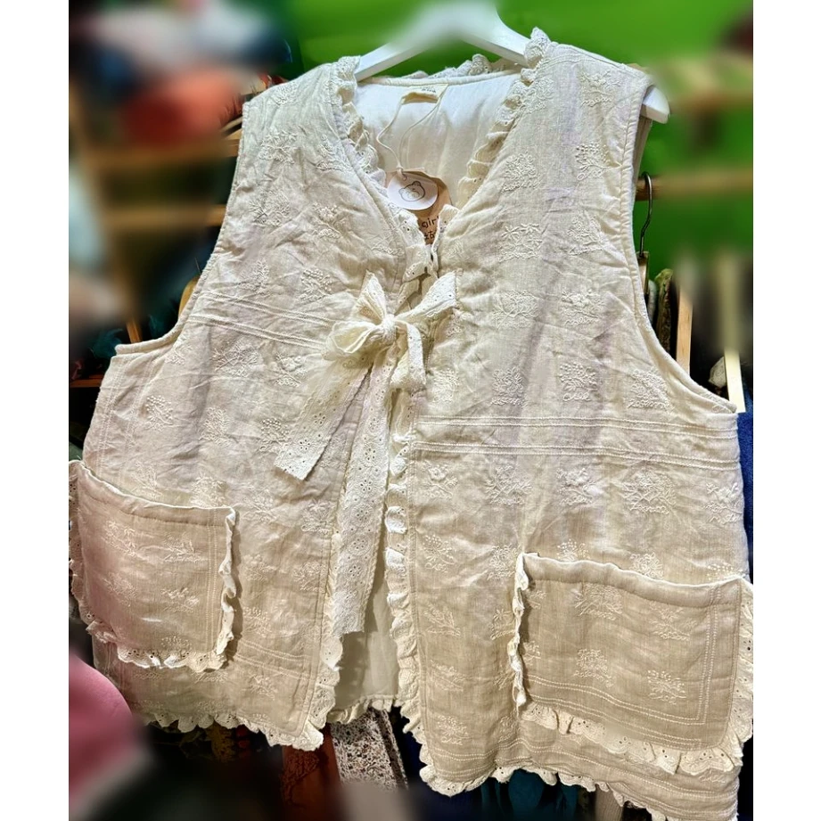 Women Cotton Padded Linen Embroidery Ruffled Lace Vest Vintage Retro Chic Cottage Core Winter Mori Girl Sweet Shabby Chic Vest
Women Cotton Padded Linen Embroidery Ruffled Lace Vest Vintage Retro Chic Cottage Core Winter Mori Girl Sweet Shabby Chic Vest