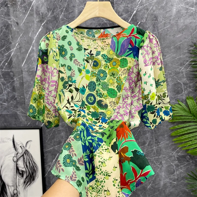 Женская летняя блузка в скандинавском стиле с цветочным принтом, шелковая, с коротким рукавом, оборками по низу, круглым вырезом, рукавами-фонариками, прямого кроя
Женская летняя блузка в скандинавском стиле с цветочным принтом, шелковая, с коротким рукавом, оборками по низу, круглым вырезом, рукавами-фонариками, прямого кроя