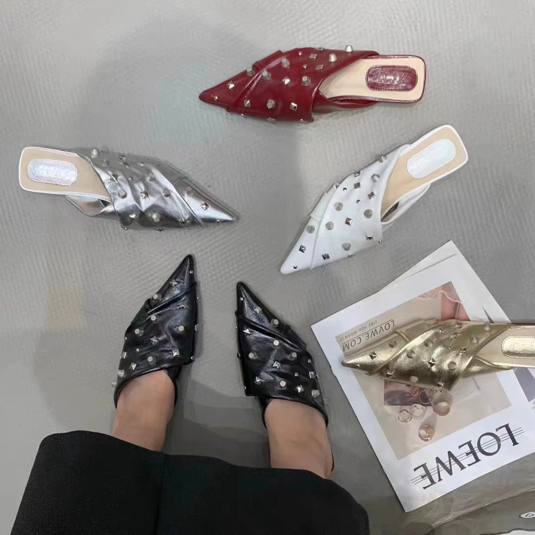Однотонные тапочки с заклепками и острым носком, женские туфли на плоской подошве, универсальные сабо с заклепками, роскошный брендовый дизайнер, новинка 2023, Zapatos De Mujer
Однотонные тапочки с заклепками и острым носком, женские туфли на плоской подошве, универсальные сабо с заклепками, роскошный брендовый дизайнер, новинка 2023, Zapatos De Mujer