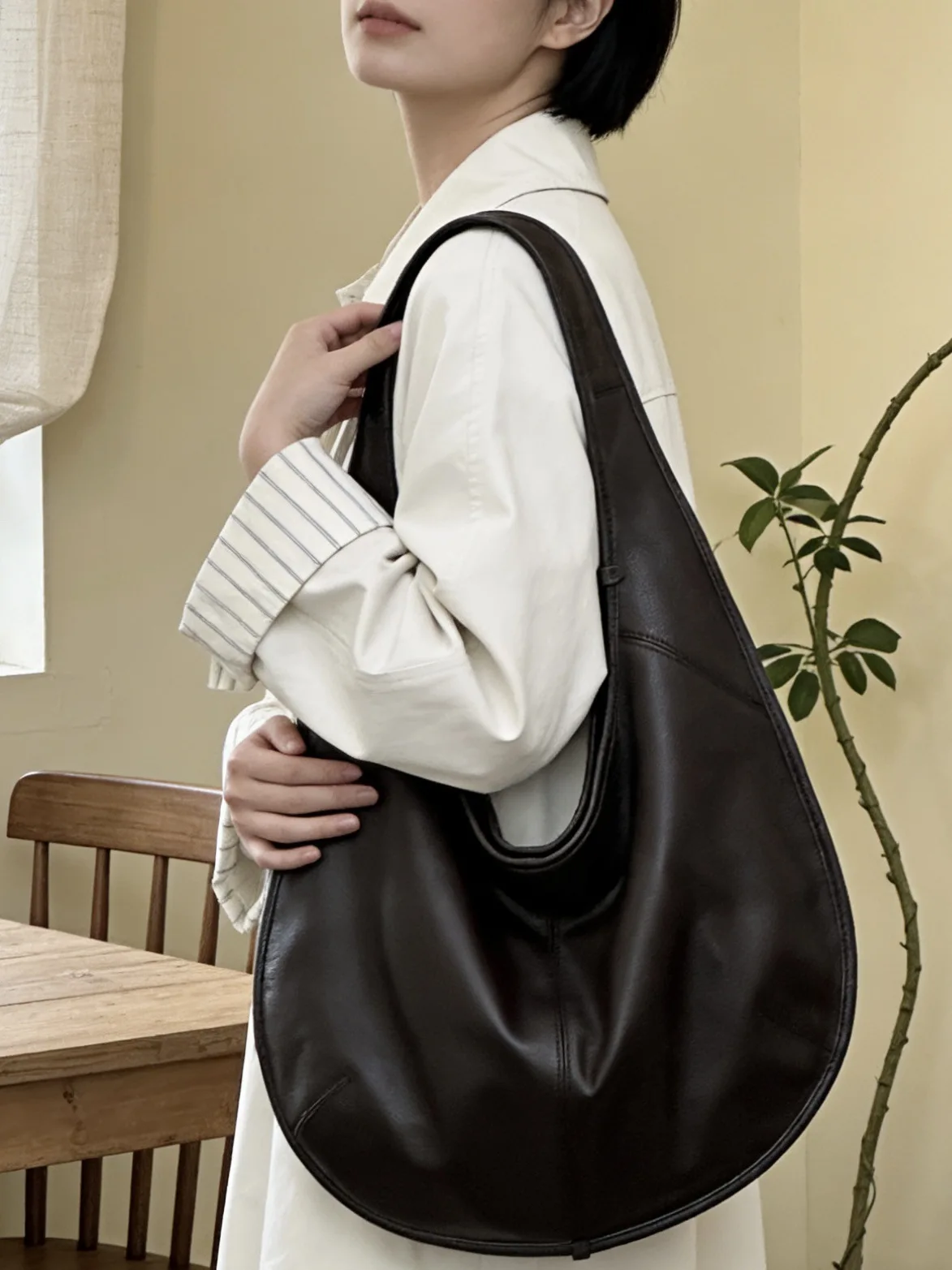 FIRMRANCH 2026 Spring New Vintage Circular Design Large Capacity Top Layer Cowhide Tote Shoulder Bag For Woman Black Coffee Hobo
FIRMRANCH 2026 Spring New Vintage Circular Design Large Capacity Top Layer Cowhide Tote Shoulder Bag For Woman Black Coffee Hobo