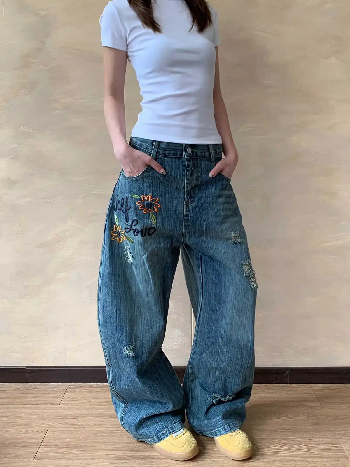 Blue Women's Jeans Hip-hop Fashion Vintage Streetwear Y2K Wide Leg Straight Jean High Waist Trouser Classic Baggy Denim Pants
Blue Women's Jeans Hip-hop Fashion Vintage Streetwear Y2K Wide Leg Straight Jean High Waist Trouser Classic Baggy Denim Pants