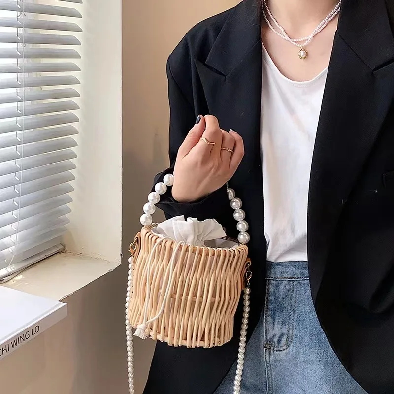Personality Pearl Portable Women's Bag Fashion Chain One Shoulder Compilation Bag 2023 Summer New Beach Basket Bag Trend BM051
Personality Pearl Portable Women's Bag Fashion Chain One Shoulder Compilation Bag 2023 Summer New Beach Basket Bag Trend BM051