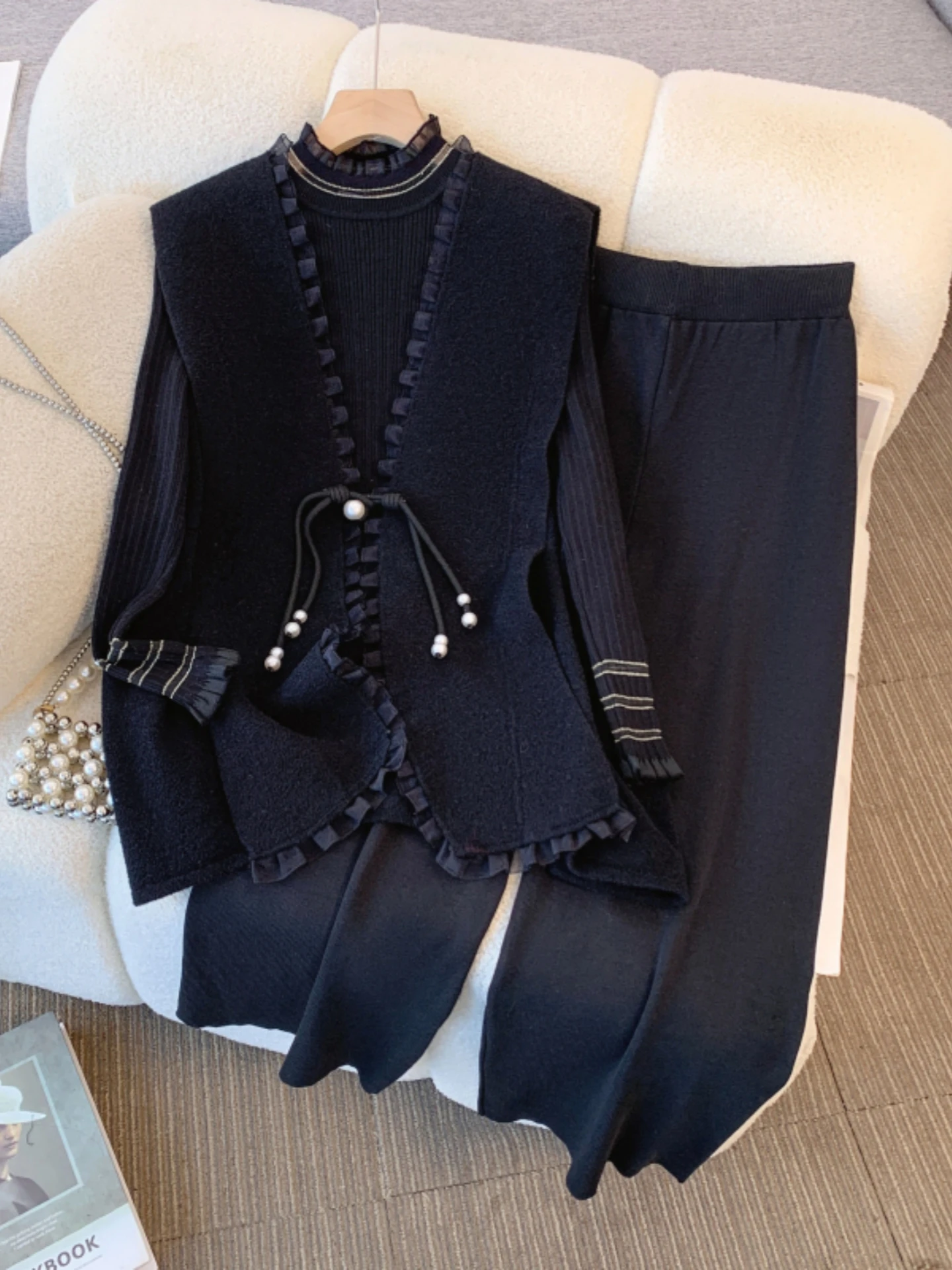 Elegant Knitted Three-Piece Set for Women Spring Autumn plus Size Wide Leg Pants Base Shirt High Waist Comfortable Fashion
Elegant Knitted Three-Piece Set for Women Spring Autumn plus Size Wide Leg Pants Base Shirt High Waist Comfortable Fashion