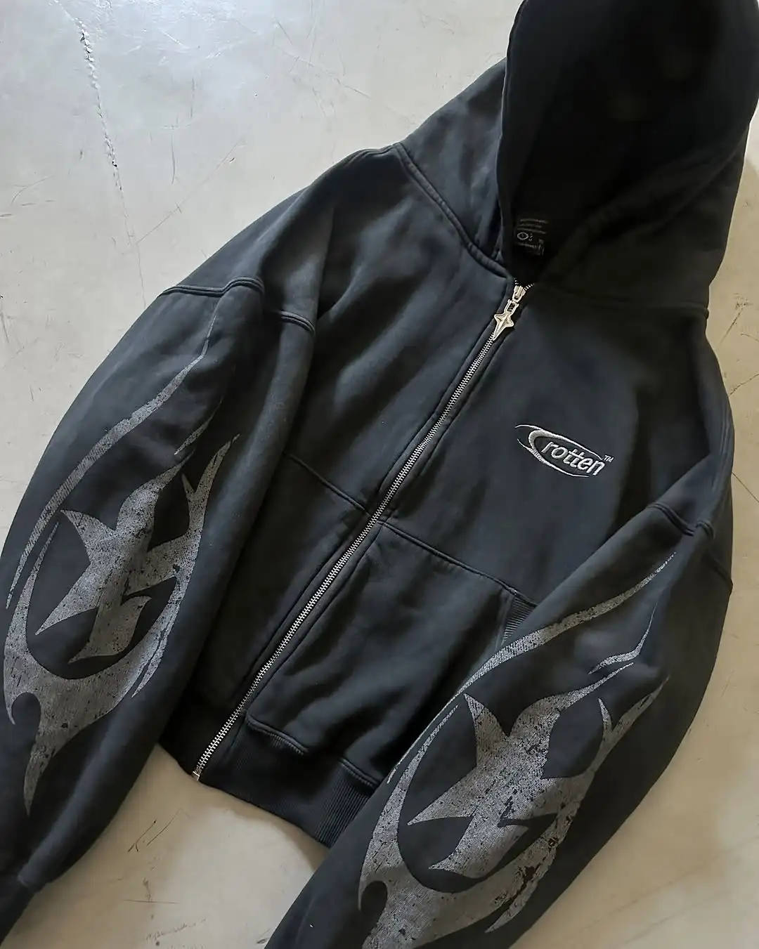 Rotten Trend Fashion Zip Up Hoodie Men Women New Street Harajuku Hip Hop Embroidery Long Sleeve Coats Oversize Hooded Sweatshirt
Rotten Trend Fashion Zip Up Hoodie Men Women New Street Harajuku Hip Hop Embroidery Long Sleeve Coats Oversize Hooded Sweatshirt