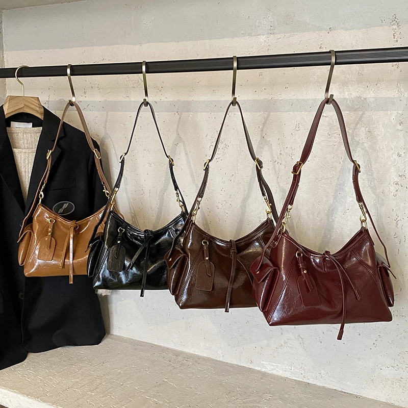 Retro Fashion Casual Women Shoulder Bag Smooth Glossy PU Solid Color Women Crossbody Bag Large Capacity for Outings Shopping
Retro Fashion Casual Women Shoulder Bag Smooth Glossy PU Solid Color Women Crossbody Bag Large Capacity for Outings Shopping