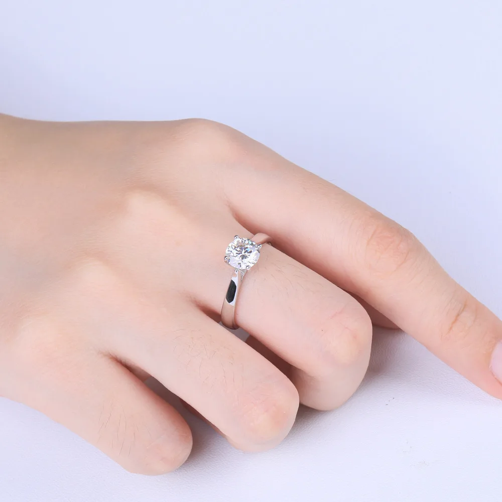 18K gold PT950 platinum S925 silver 7-layer electroplated gold four claw diamond set 1 carat moissanite ring minimalist ring
18K gold PT950 platinum S925 silver 7-layer electroplated gold four claw diamond set 1 carat moissanite ring minimalist ring