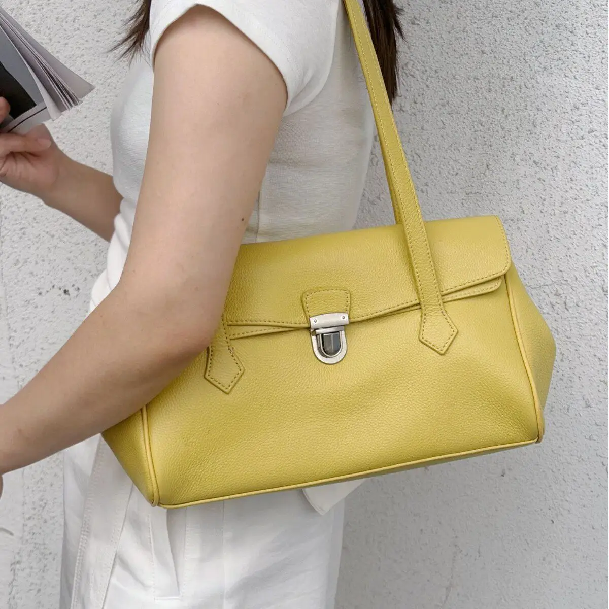 Natural Top Layer Cowhide Fashion Shoulder Crossbody Simple Practical Soft Leather round Pillow Small Bag Soft Genuine Leather P
Natural Top Layer Cowhide Fashion Shoulder Crossbody Simple Practical Soft Leather round Pillow Small Bag Soft Genuine Leather P