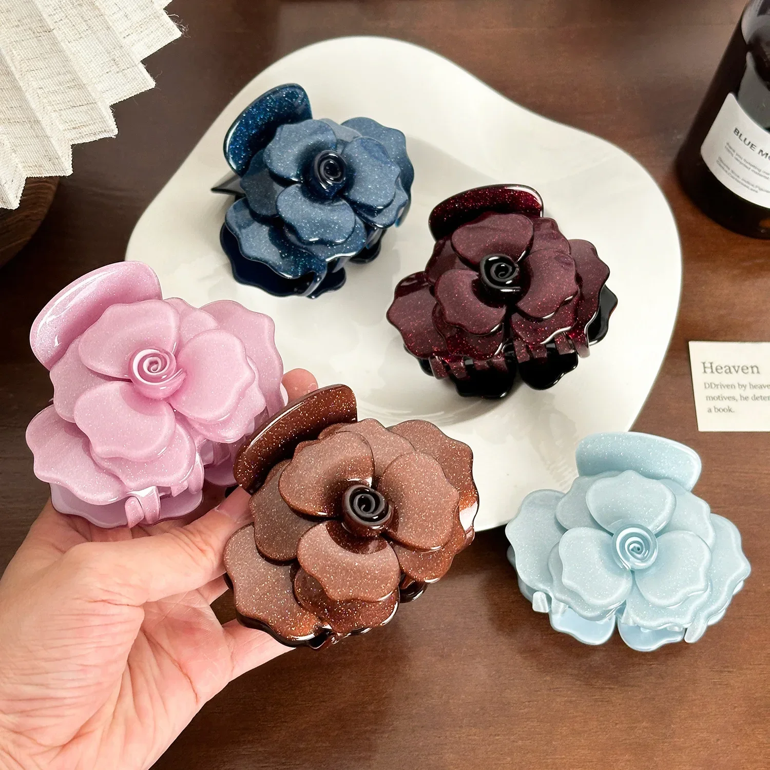 Новый коготь для волос FRENCH ROSE, ультра изысканный блестящий экологически чистый материал ручной работы, заколки для волос, аксессуары для волос для женщин
Новый коготь для волос FRENCH ROSE, ультра изысканный блестящий экологически чистый материал ручной работы, заколки для волос, аксессуары для волос для женщин