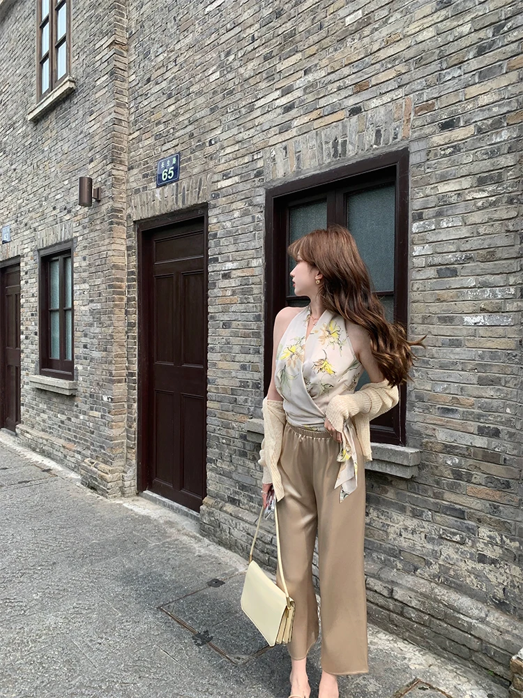 Летние тонкие брюки с эластичным поясом, свободные, широкие штанины, женские, охлаждающие, драпирующиеся, свободного кроя, для повседневной носки, в корейском стиле, с девятью элементами.
Летние тонкие брюки с эластичным поясом, свободные, широкие штанины, женские, охлаждающие, драпирующиеся, свободного кроя, для повседневной носки, в корейском стиле, с девятью элементами.