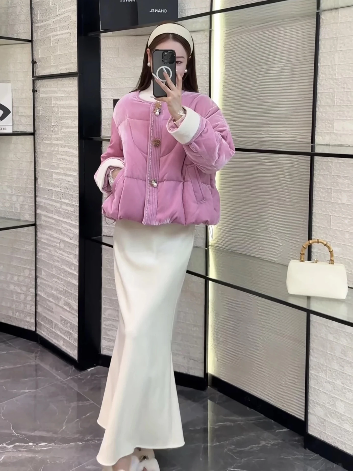 Нежно-розовое шелковое бархатное пальто с пуговицами-лепестками, 90% белый пух, короткое, с круглым вырезом, разноцветное, женское, модное, зимнее
Нежно-розовое шелковое бархатное пальто с пуговицами-лепестками, 90% белый пух, короткое, с круглым вырезом, разноцветное, женское, модное, зимнее