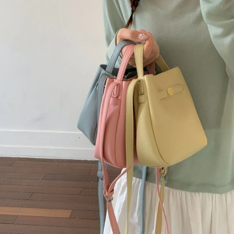 Korean-style niche design lychee-pattern bucket bag, fashionable and versatile soft leather shoulder and crossbody bag for commu
Korean-style niche design lychee-pattern bucket bag, fashionable and versatile soft leather shoulder and crossbody bag for commu