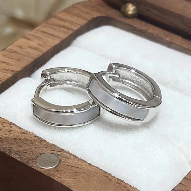Круглые серьги-кольца из настоящего стерлингового серебра 925 пробы для женщин, минималистичные классические ювелирные изделия, индивидуальные аксессуары
Круглые серьги-кольца из настоящего стерлингового серебра 925 пробы для женщин, минималистичные классические ювелирные изделия, индивидуальные аксессуары