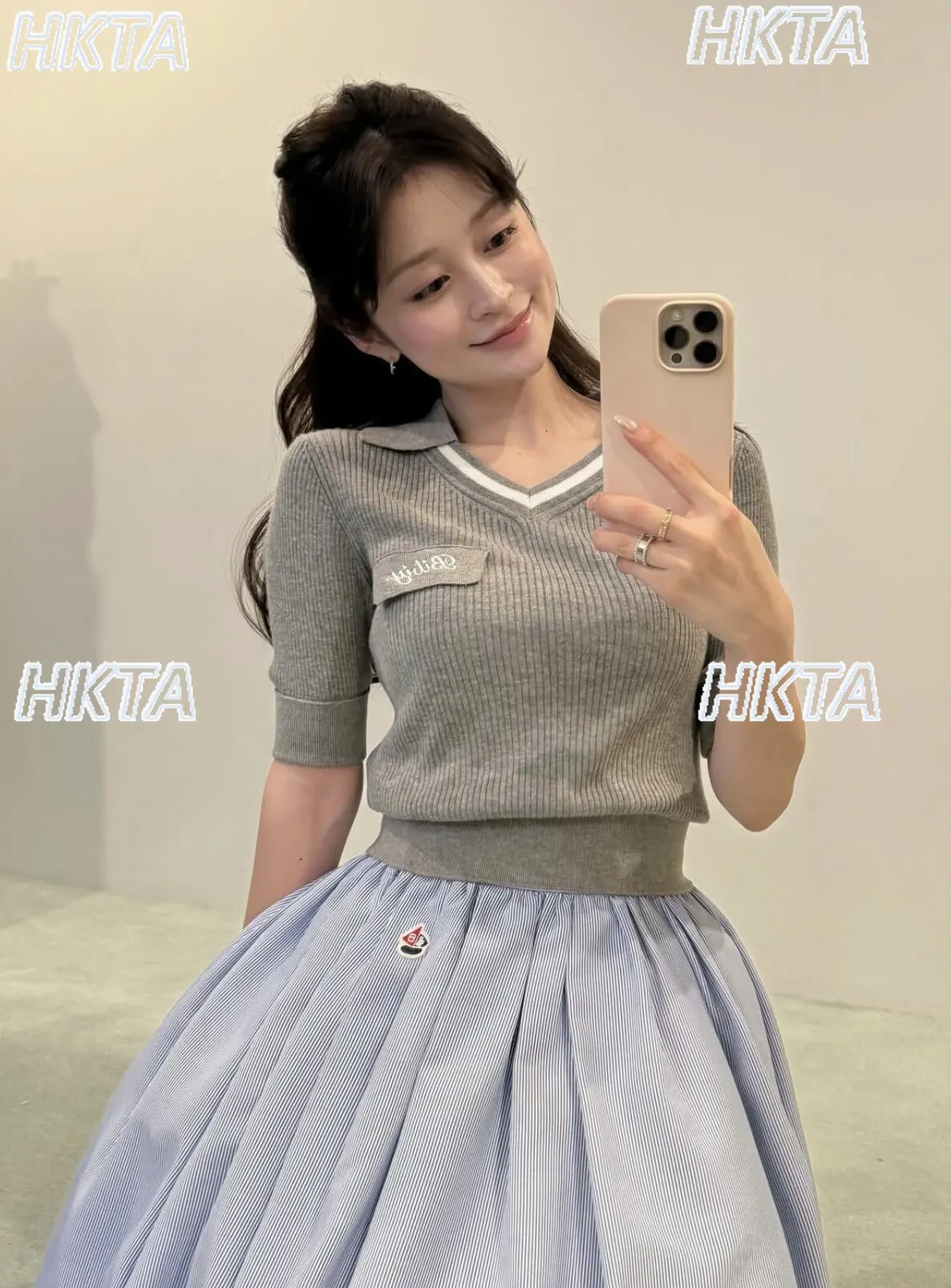 Original Japanese Style Retro Chest Color Matching V Neck Half-sleeved Knitting Shirt Summer New Elastic Silm Daily Solid Tshirt
Original Japanese Style Retro Chest Color Matching V Neck Half-sleeved Knitting Shirt Summer New Elastic Silm Daily Solid Tshirt