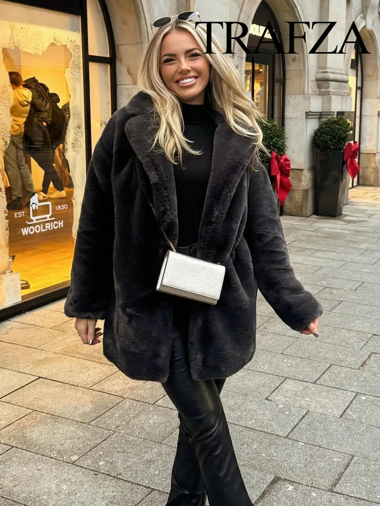 TRAFZA Warm 2024 Winter Women Artificial Fur Loose Long Sleeve Thick Solid Coat Faux Fur Single Breasted Jacket Female Overcoat
TRAFZA Warm 2024 Winter Women Artificial Fur Loose Long Sleeve Thick Solid Coat Faux Fur Single Breasted Jacket Female Overcoat