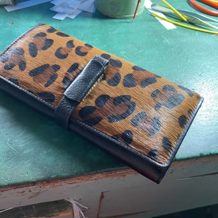 Новая мода леопардовый конский волос с коровьей натуральной кожей женские длинные кошельки женский роскошный брендовый дизайнерский клатч подарочный кошелек для наличных
Новая мода леопардовый конский волос с коровьей натуральной кожей женские длинные кошельки женский роскошный брендовый дизайнерский клатч подарочный кошелек для наличных