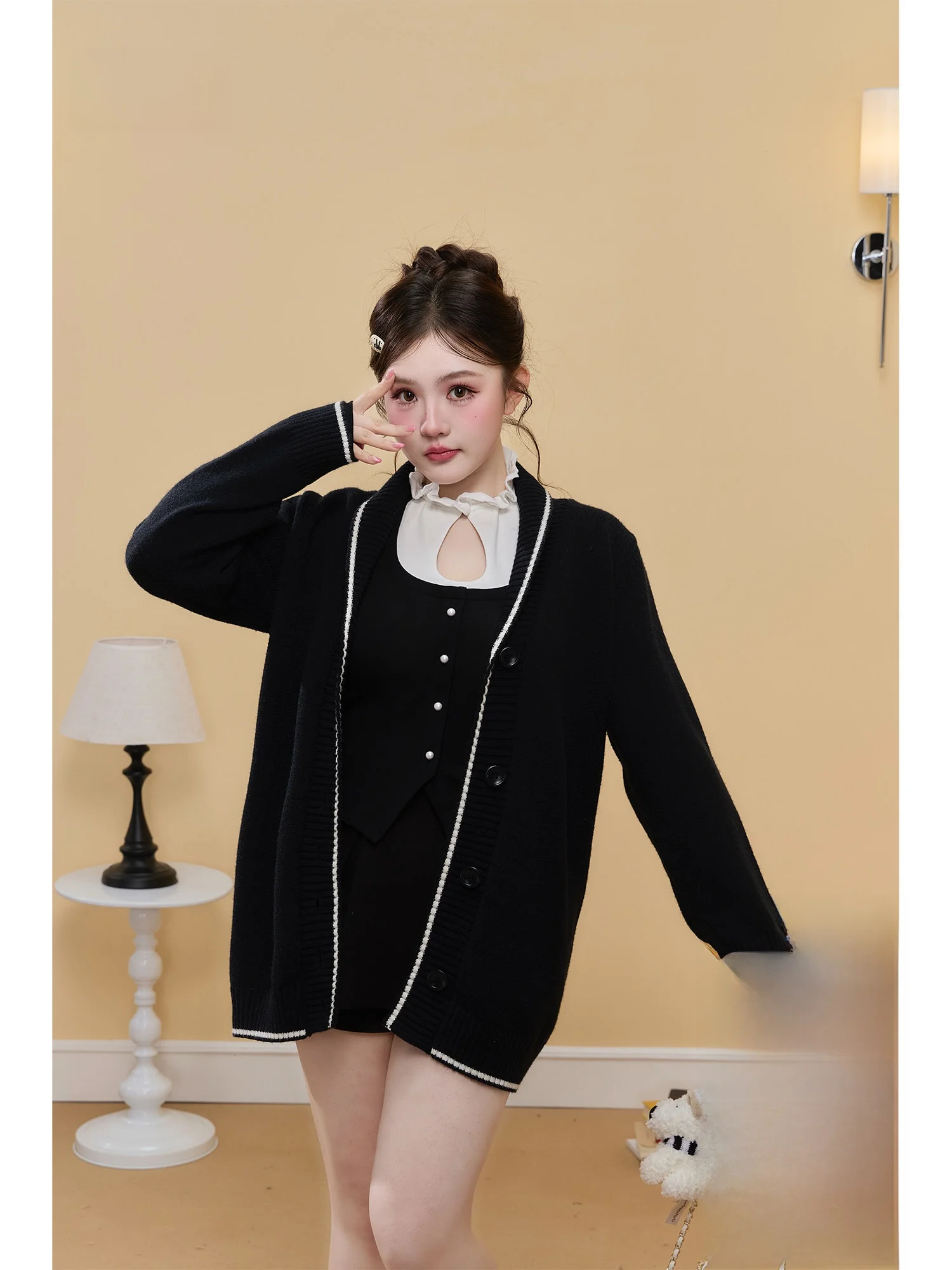 Super Soft Cozy Knitted Cardigan Zhou Bai Zi Korean Style White Tea Black Versatile Women's Woolen Outerwear
Super Soft Cozy Knitted Cardigan Zhou Bai Zi Korean Style White Tea Black Versatile Women's Woolen Outerwear