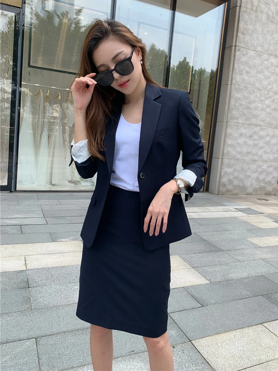 Летний профессиональный женский костюм-двойка в корейском стиле: приталенная юбка и топ, модный, элегантный, однотонный
Летний профессиональный женский костюм-двойка в корейском стиле: приталенная юбка и топ, модный, элегантный, однотонный