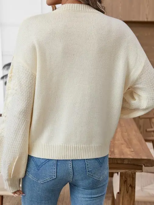 2025 Autumn and Winter New Small Fresh Embroidered 3D Daisy Round Neck Loose Knitted Sweater for Women Cute Knitted Sweater 
2025 Autumn and Winter New Small Fresh Embroidered 3D Daisy Round Neck Loose Knitted Sweater for Women Cute Knitted Sweater