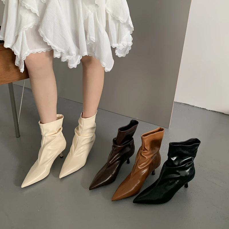 SUOJIALUN 2025, новые зимние брендовые женские короткие ботинки, модные плиссированные женские туфли-лодочки «Челси» без шнуровки на тонком высоком каблуке
SUOJIALUN 2025, новые зимние брендовые женские короткие ботинки, модные плиссированные женские туфли-лодочки «Челси» без шнуровки на тонком высоком каблуке