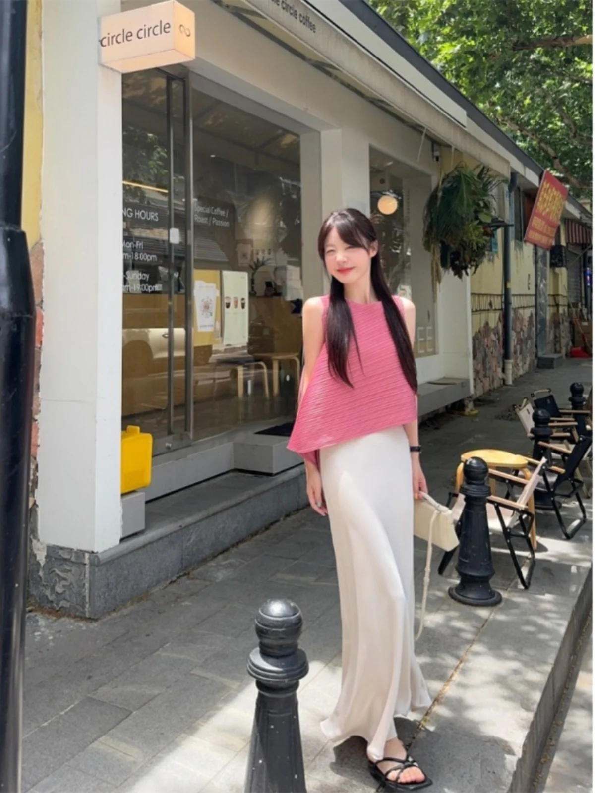 Elegant Summer 2026 Women's Fashion Set with Pleated Top And Fish Tail Half Skirt Two-Piece Suit Irregular Design High Quality
Elegant Summer 2026 Women's Fashion Set with Pleated Top And Fish Tail Half Skirt Two-Piece Suit Irregular Design High Quality