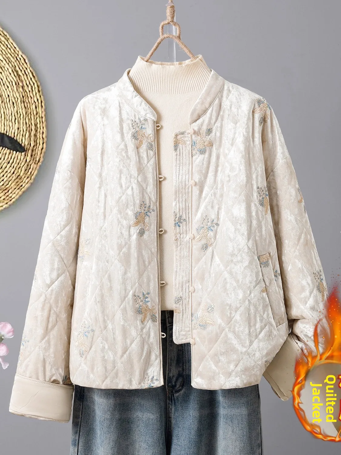 New Chinese Style Embroidered Velvet Cotton Jacket Women's Winter Outerwear Loose Thickened Versatile Cotton Coat
New Chinese Style Embroidered Velvet Cotton Jacket Women's Winter Outerwear Loose Thickened Versatile Cotton Coat