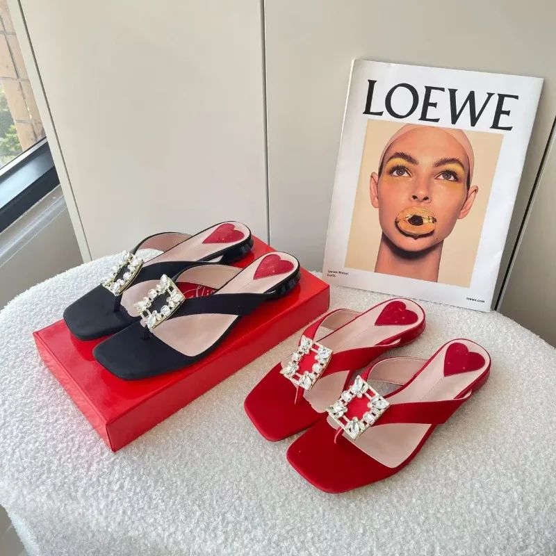 New Women's Shoes Exquisite Metal Decoration Flip Flops for Woman French Style Romance Casual Shoes Designer Shoes Zapatos Mujer
New Women's Shoes Exquisite Metal Decoration Flip Flops for Woman French Style Romance Casual Shoes Designer Shoes Zapatos Mujer