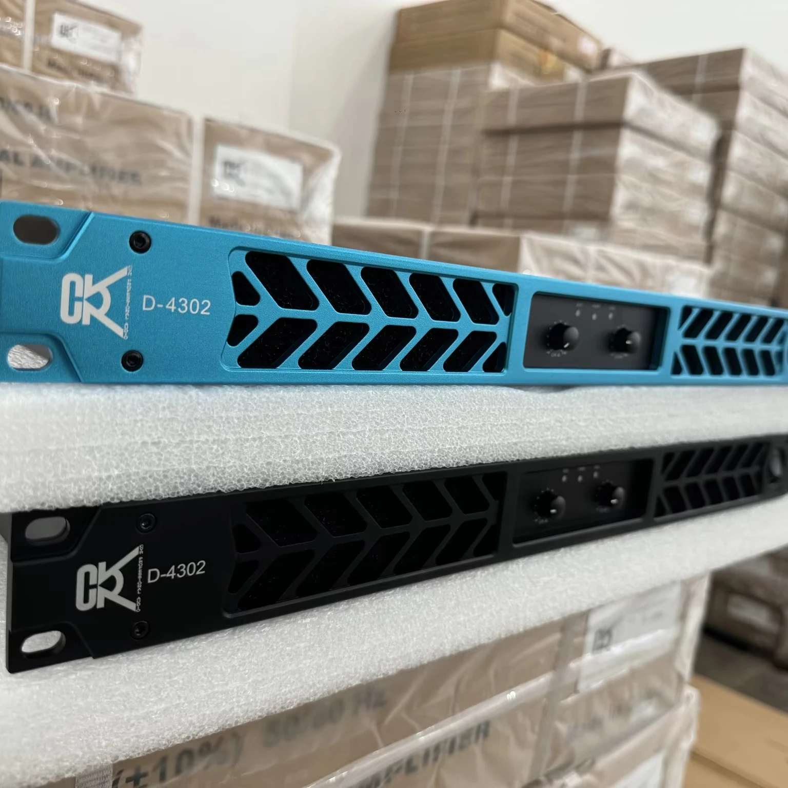 Cvr New Design Big Amp D-4302 2 Channels Digital Audio 4300watts Power Amplifier
Cvr New Design Big Amp D-4302 2 Channels Digital Audio 4300watts Power Amplifier