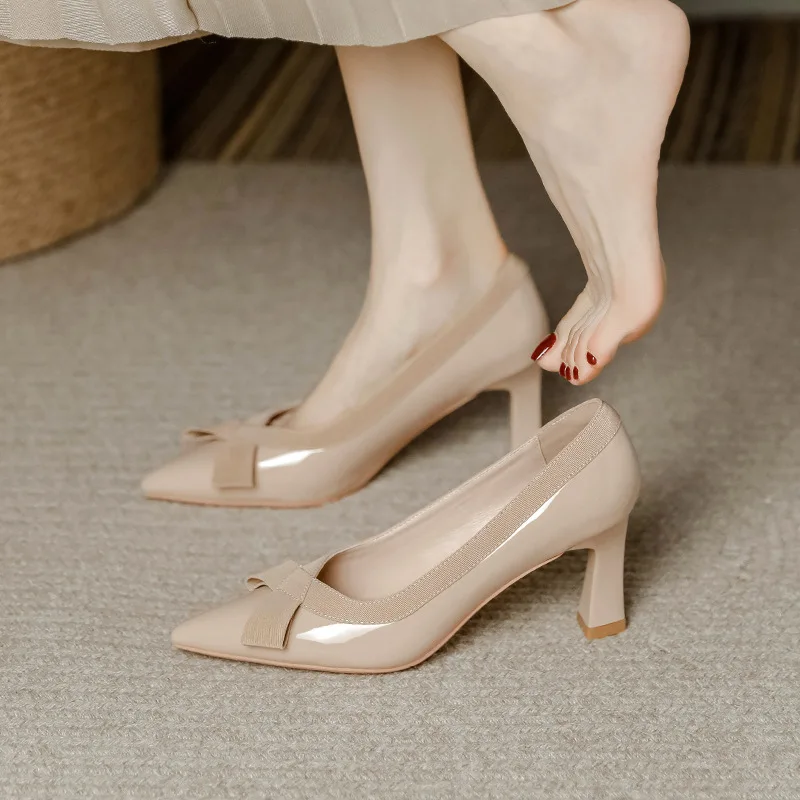 Nude Color mid Heel Pointed Toe High Heels Women's 7cm Spring Autumn Soft Leather Match Skirts Single oes Faionable Casual
Nude Color mid Heel Pointed Toe High Heels Women's 7cm Spring Autumn Soft Leather Match Skirts Single oes Faionable Casual
