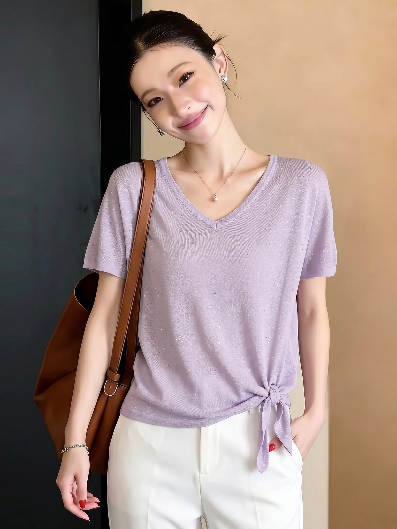 Elegant Slimming Korean Style V-Neck Short Sleeve Knitwear Fashionable Versatile Women's Top Summer 2026 Poetic Lin Silk Blend
Elegant Slimming Korean Style V-Neck Short Sleeve Knitwear Fashionable Versatile Women's Top Summer 2026 Poetic Lin Silk Blend