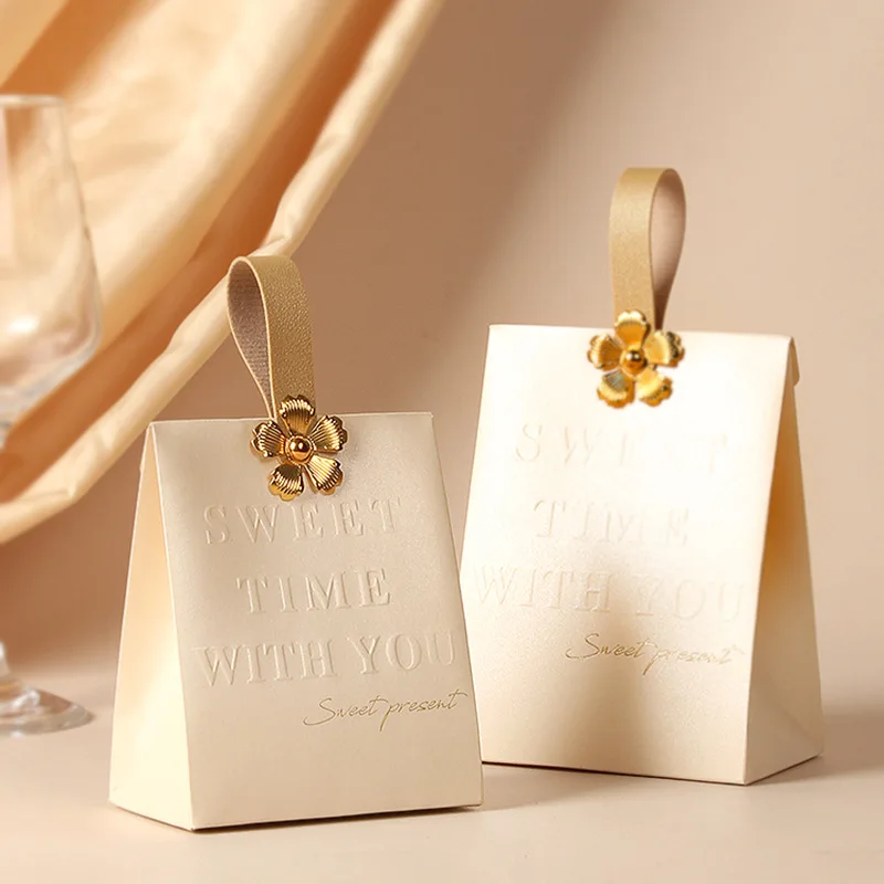 Romantic Gift Box Packaging Creative Handheld Square Design Letter Paper Tote Bag Birthday Wedding Supplies Simple Candy Boxes
Romantic Gift Box Packaging Creative Handheld Square Design Letter Paper Tote Bag Birthday Wedding Supplies Simple Candy Boxes