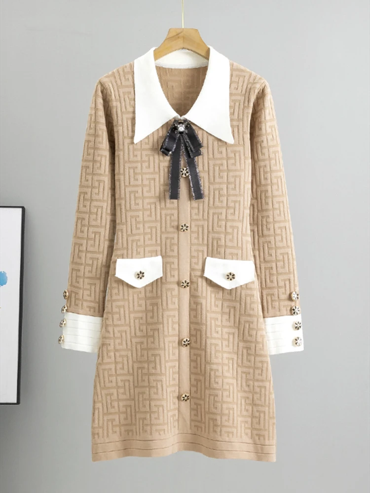 2025 New Elegant Turn-down Collar Bow Long Sleeve Sweater Dress Fashion Autumn Winter Knitted Advanced Feel Dress
2025 New Elegant Turn-down Collar Bow Long Sleeve Sweater Dress Fashion Autumn Winter Knitted Advanced Feel Dress