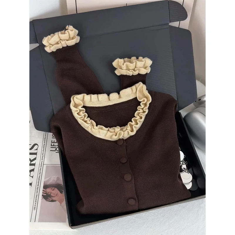 Sweet School Style Long Sleeve Knitted Sweater Color Block Wood Grain Single Button Winter Fashion Age Reduction Top
Sweet School Style Long Sleeve Knitted Sweater Color Block Wood Grain Single Button Winter Fashion Age Reduction Top