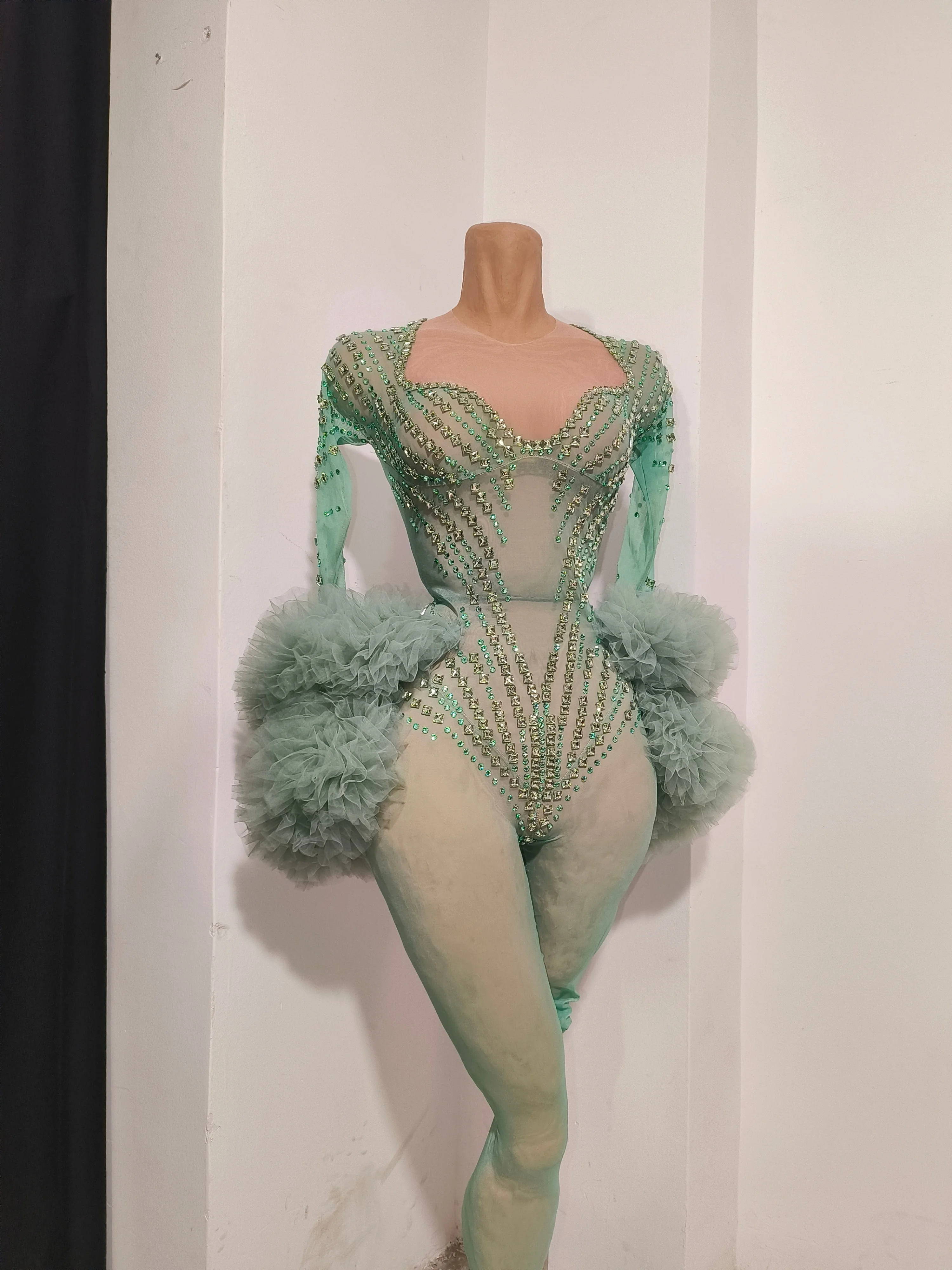Luxurious Green Skinny Rhinestone Bodysuit Women Sheer Mesh Tulle Long Sleeve Stage Performance Evening Party Costume
Luxurious Green Skinny Rhinestone Bodysuit Women Sheer Mesh Tulle Long Sleeve Stage Performance Evening Party Costume