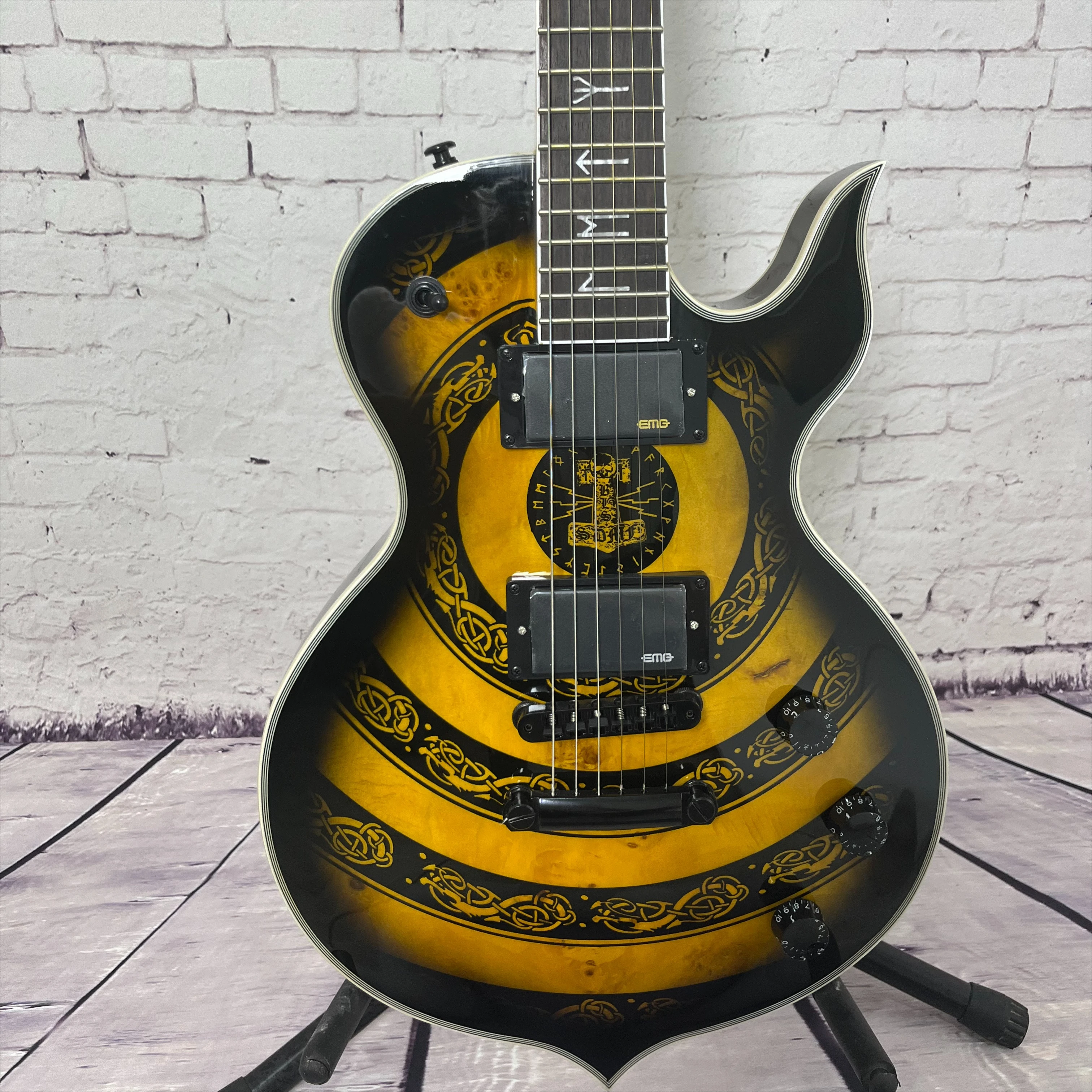 41 Inch Shaped Electric Guitar Mahogany Body Norse Rune Inlay Celtic Pattern Double Humbucker Free Shipping
41 Inch Shaped Electric Guitar Mahogany Body Norse Rune Inlay Celtic Pattern Double Humbucker Free Shipping
