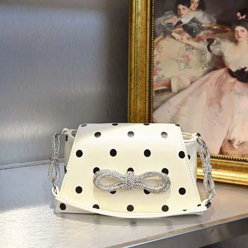 PU Leather Glitter Small Square Handbag with Detachable Chain Strap & Bow Design Women's Fashion Shoulder Bag
PU Leather Glitter Small Square Handbag with Detachable Chain Strap & Bow Design Women's Fashion Shoulder Bag