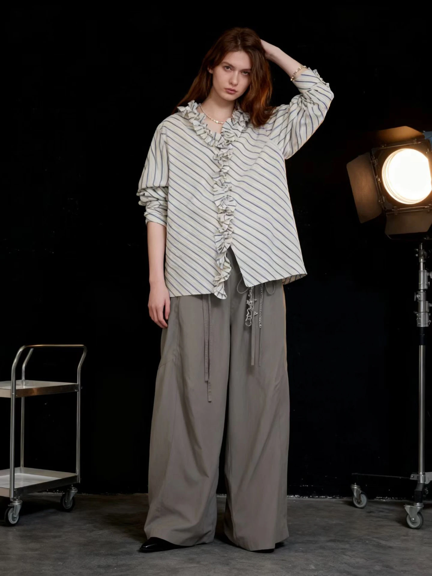 Женский топ HUAAPPUW с V-образным вырезом, в полоску, с рюшами, свободного кроя, из высококачественной ткани, коллекция Весна 2026, новинка
Женский топ HUAAPPUW с V-образным вырезом, в полоску, с рюшами, свободного кроя, из высококачественной ткани, коллекция Весна 2026, новинка