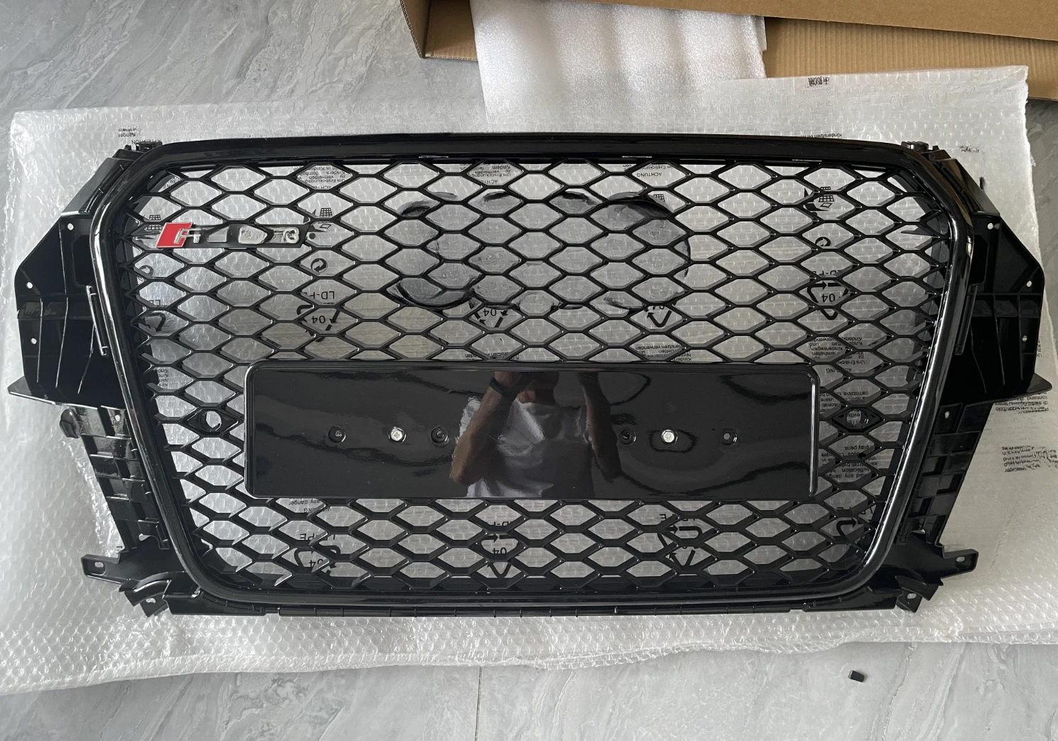 Центральная решетка переднего бампера для Audi Q3/SQ3 2013-2014 2015-2016 (Refit for RSQ3 Style) Автомобильные аксессуары
Центральная решетка переднего бампера для Audi Q3/SQ3 2013-2014 2015-2016 (Refit for RSQ3 Style) Автомобильные аксессуары