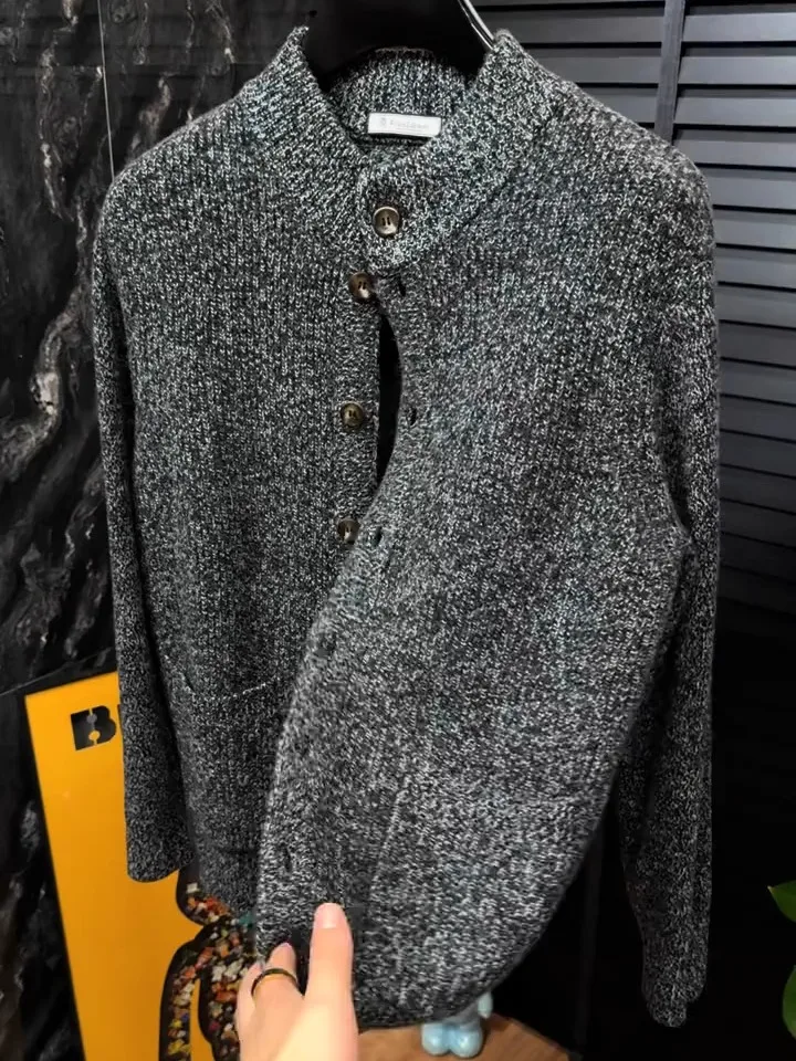 Высококачественный мужской вязаный кардиган, пальто с воротником-стойкой, модный, универсальный, удобный, осенне-зимний, Новое поступление, круто
Высококачественный мужской вязаный кардиган, пальто с воротником-стойкой, модный, универсальный, удобный, осенне-зимний, Новое поступление, круто